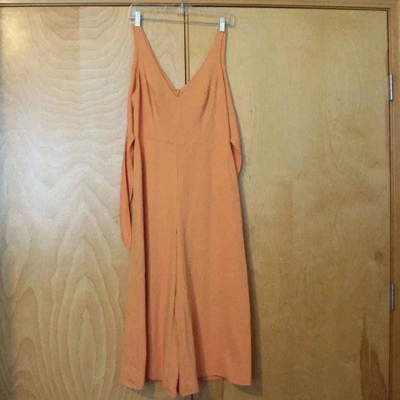 AMANDA UPRICHARD - Picture 1 of 9